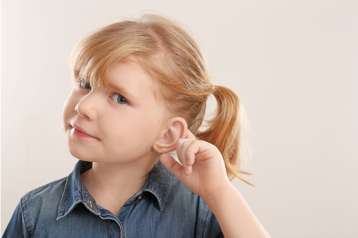 Signos de alerta que pueden indicar que un bebé o niño no escucha bien