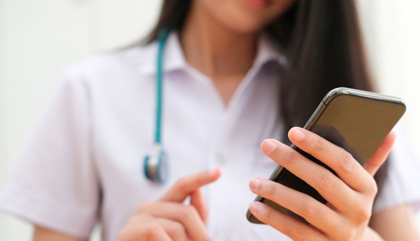 LAS LISTAS DE ESPERA EMPUJAN A LOS PACIENTES DE REHABILITACIÓN A USAR LA IA PARA AUTOTRATARSE 1 rehabilitación